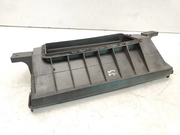 Ford Focus (1998 - 2004) XS4H19N619 Крышка микрофильтра воздуха — фото 3