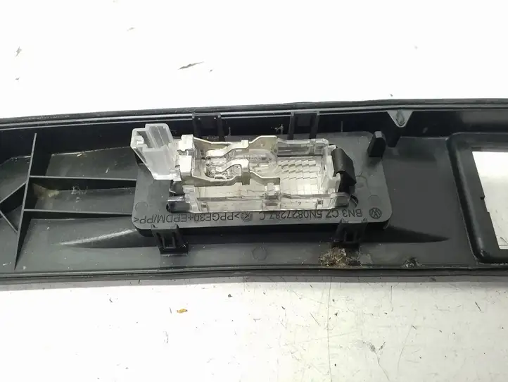 Volkswagen Tiguan (2011 - 2016) 5N0827335H Подсветка номера — фото 2