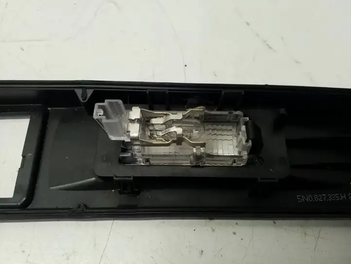 Volkswagen Tiguan (2011 - 2016) 5N0827335H Подсветка номера — фото 4