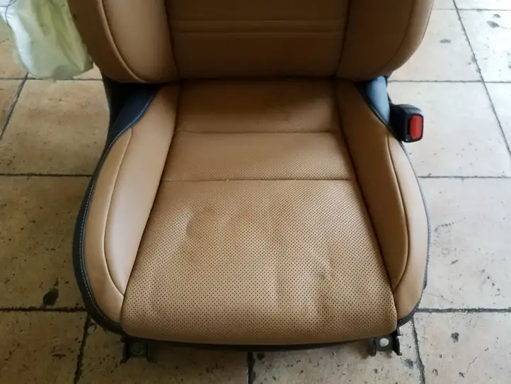 Lexus NX (2021 - ) Переднее сиденье пассажира — фото 2