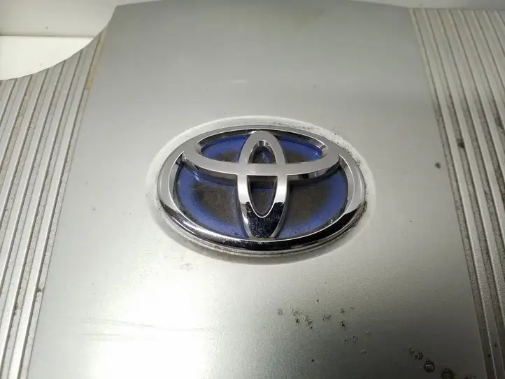 Toyota Prius Prime (2017 - ) 1260137010 Крышка двигателя декоративная — фото 4