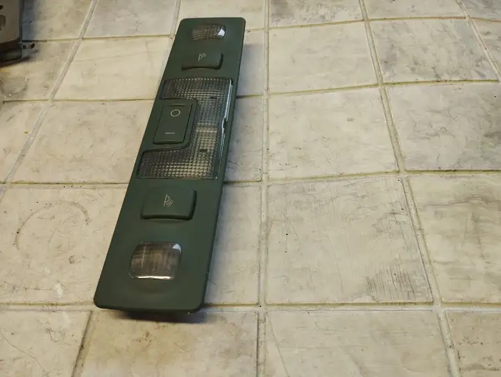 Audi A6 S6 C5 4B (1997 - 2001) 4B0947111 Передняя подсветка — фото 2