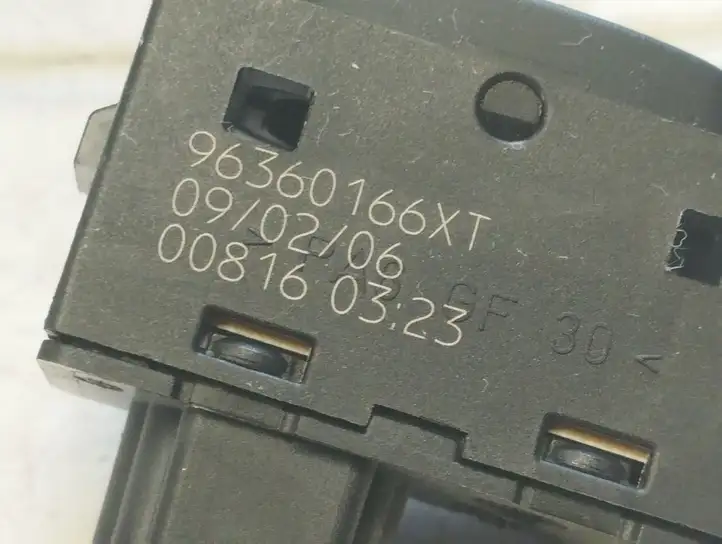 Peugeot 407 (2004 - 2011) 96360166XT Кнопка стеклоподъемников — фото 2