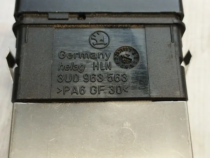 Skoda Superb B5 (3U) (2001 - 2008) 3U0963563 Включатель обогрева — фото 2
