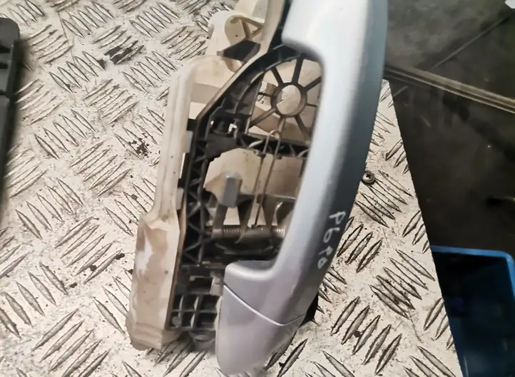 Volkswagen PASSAT B6 (2005 - 2010) Наружная ручка двери — фото 1