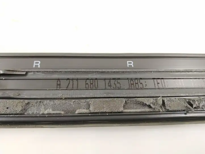Mercedes-Benz E W211 (2002 - 2009) Внутренняя отделка переднего порога — фото 6