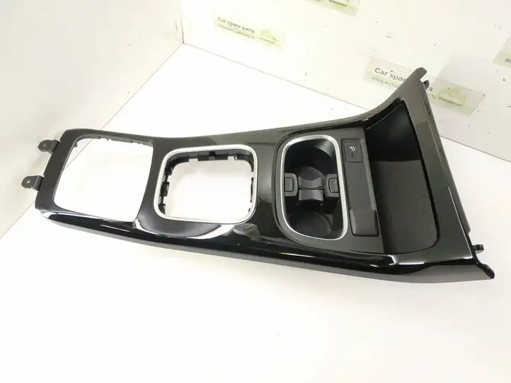 Mercedes-Benz CLA C117,X117,W117 (2013 - 2019) Отделка магнитолы — фото 2