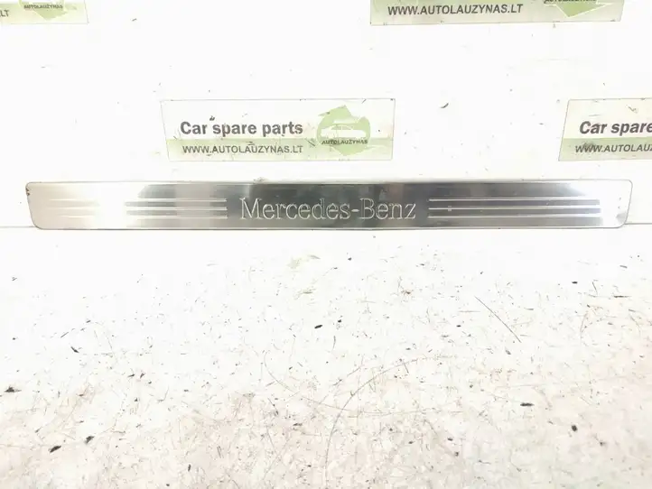 Mercedes-Benz C W204 (2007 - 2014) Внутренняя отделка переднего порога — фото 1