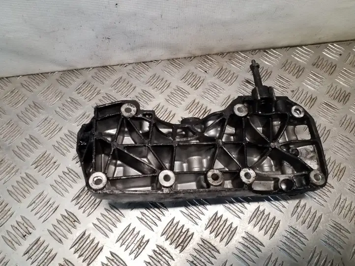 BMW 5 F10 F11 (2009 - 2016) 850686305 Кронштейн генератора — фото 4