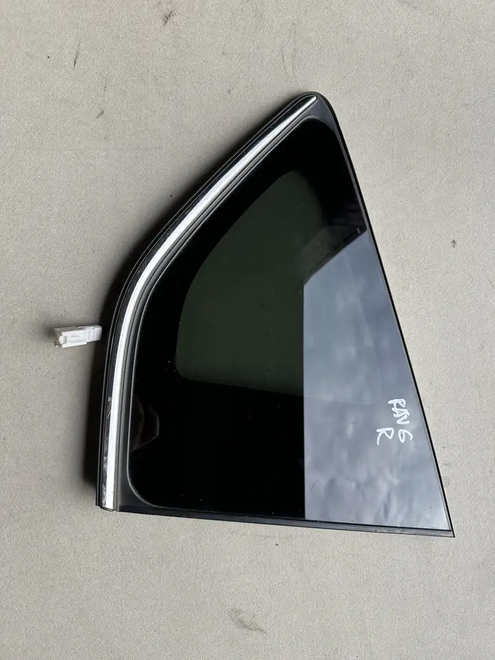 Toyota RAV 4 (XA40) (2012 - 2018) E643R005844 Заднее боковое стекло — фото 1
