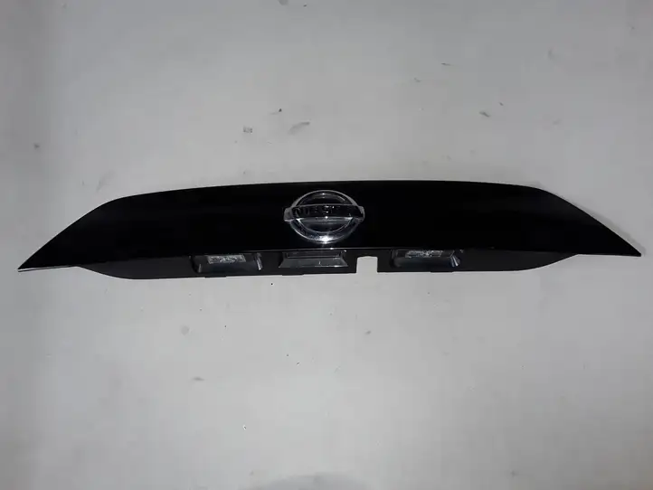 Nissan Qashqai (2013 - 2017) 908104ESXX Подсветка номера — фото 1