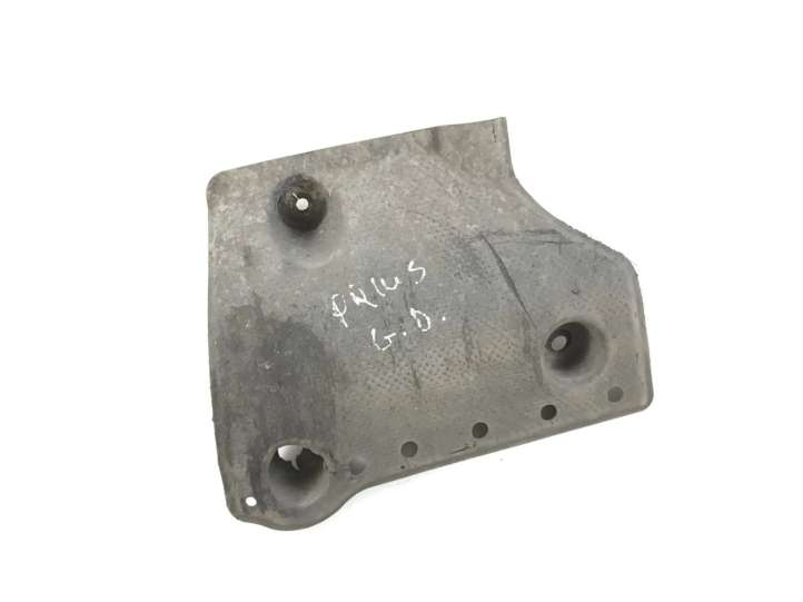 5822747010 Toyota Prius (XW20) Vidurinė dugno apsauga