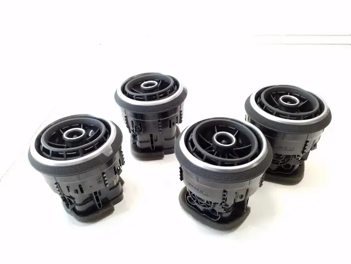 Audi A3/S3 8V (2012 - 2016) 8V0820901 Боковой воздушный дефлектор — фото 2