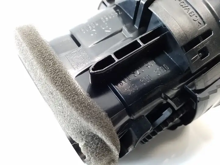 Audi A3/S3 8V (2012 - 2016) 8V0820901 Боковой воздушный дефлектор — фото 4
