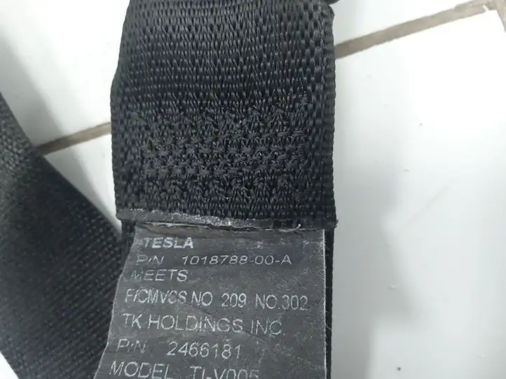 Tesla Model S (2016 - 2021) 101878800A Передний ремень безопасности — фото 3