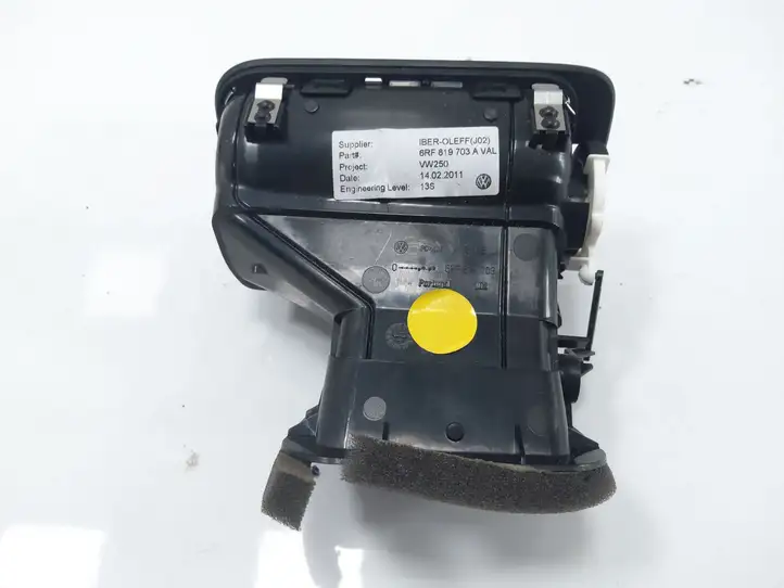 Volkswagen Polo V 6R (2009 - 2015) 6RF819703 Центральный воздушный дефлектор — фото 3