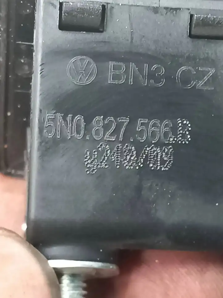 Audi A4 S4 B8 8K (2007 - 2011) 5N0827566B Кнопка закрытия крышки багажника — фото 3