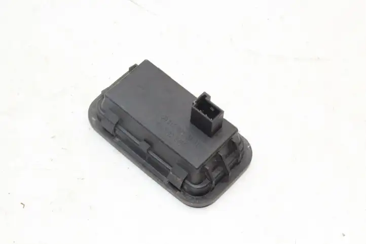 Mercedes-Benz C W204 (2007 - 2014) 2128210651 Кнопка закрытия багажника — фото 3