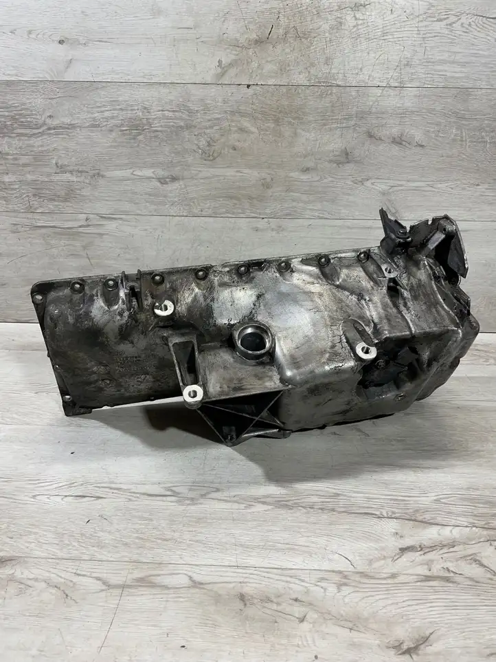 BMW X5 E70 (2006 - 2013) 11137796 Картер двигателя — фото 6