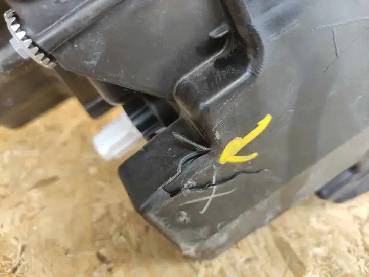 Toyota Yaris XP210 (2020 - ) Передняя фара — фото 16