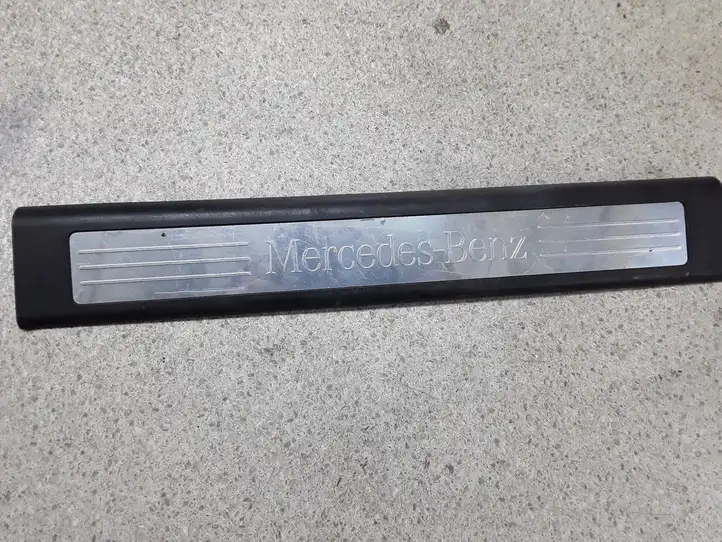 Mercedes-Benz E C207 W207 (2009 - 2017) A2076800135 Внутренняя отделка переднего порога — фото 5