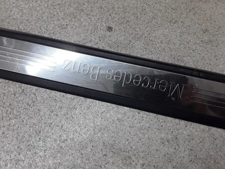 Mercedes-Benz E C207 W207 (2009 - 2017) A2076800135 Внутренняя отделка переднего порога — фото 7