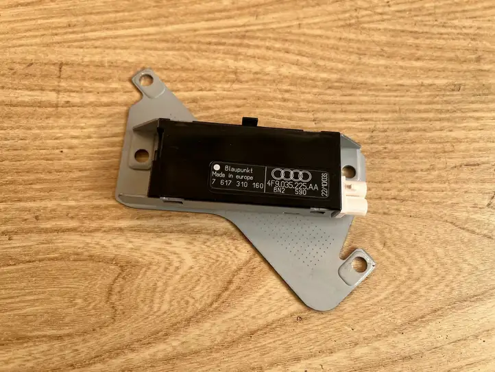 Audi A6 S6 C6 4F (2008 - 2011) 4F9035225AA Усилитель антенны — фото 1
