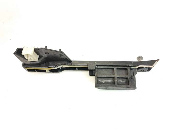 8795727 BMW 5 G30 G31 Kita variklio skyriaus detalė