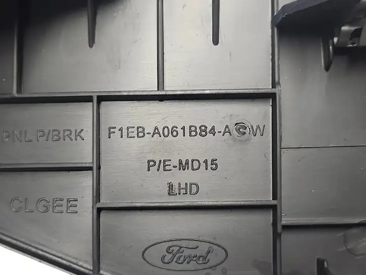 Ford Focus (2015 - 2019) F1EBA061B84A Отделка ручного тормоза — фото 5
