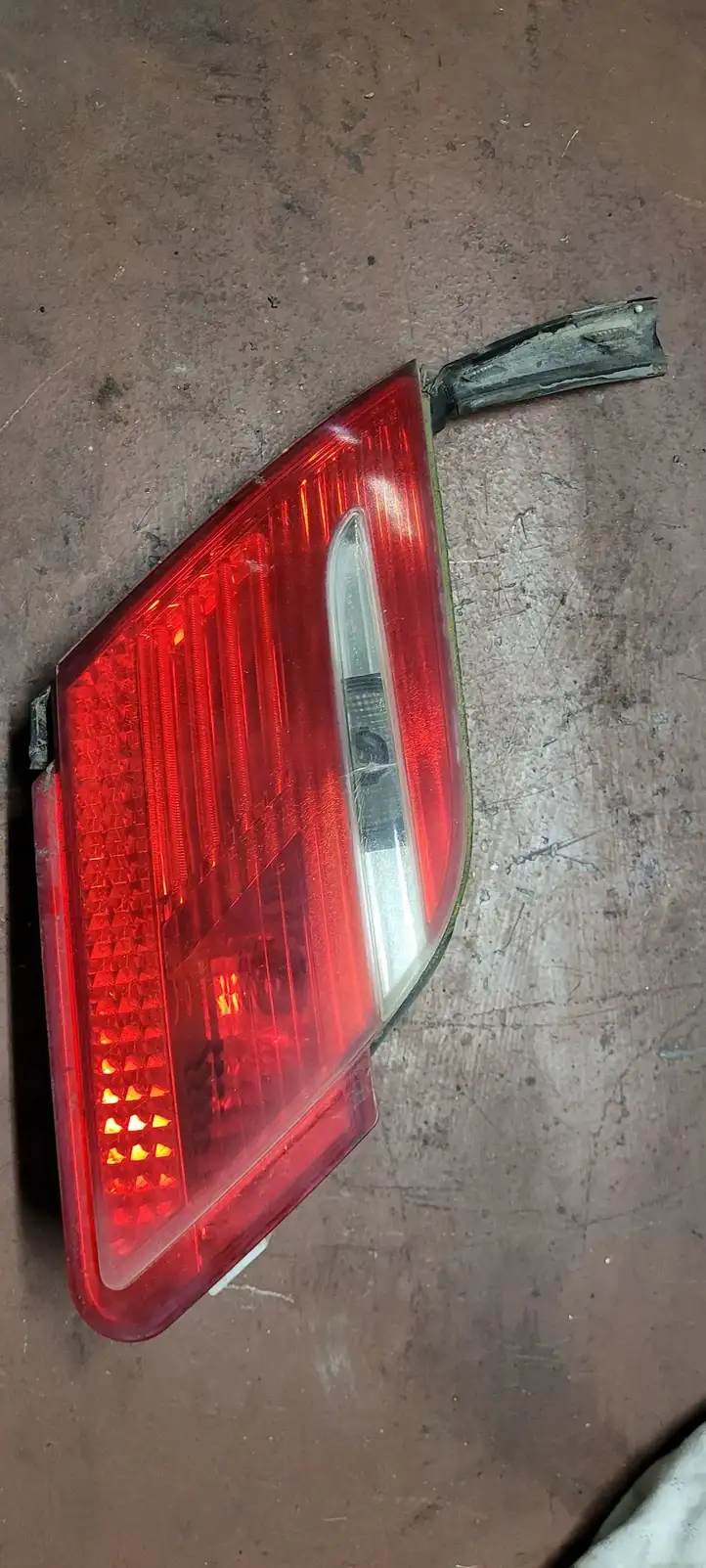 BMW 7 E65 E66 (2001 - 2008) 6938517 Задний фонарь в крышке багажника — фото 1