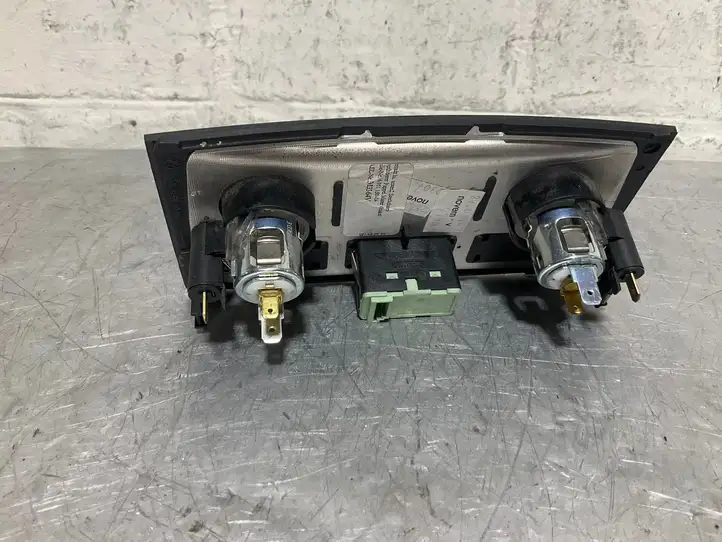 BMW 5 E60 E61 (2004 - 2010) 6951150 Накладка заднего прикуривателя — фото 3