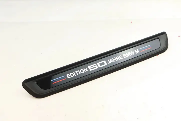 BMW M3 G80 (2020 - ) 7858095 Внутренняя отделка переднего порога — фото 1