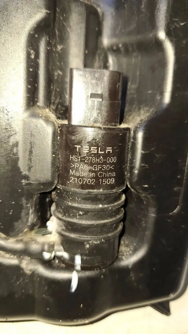 Tesla Model Y (2019 - 2024) 160794800A Бачок омывателя стекла — фото 6