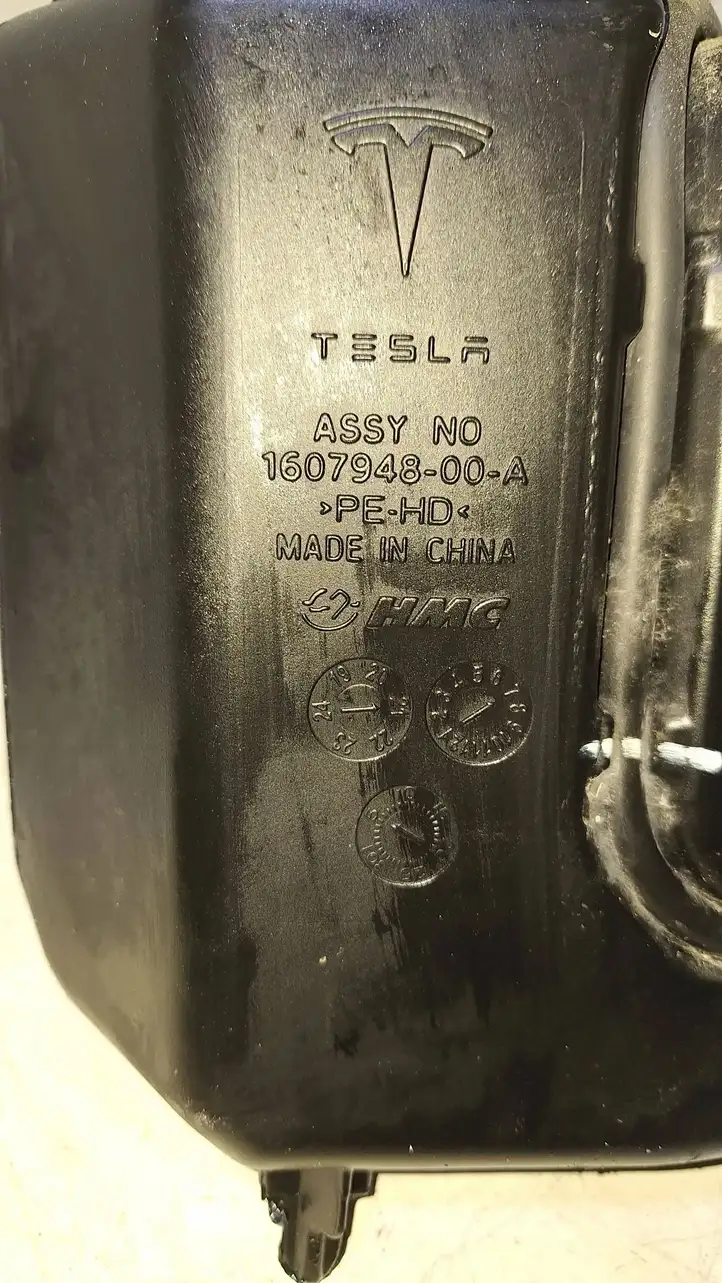 Tesla Model Y (2019 - 2024) 160794800A Бачок омывателя стекла — фото 7
