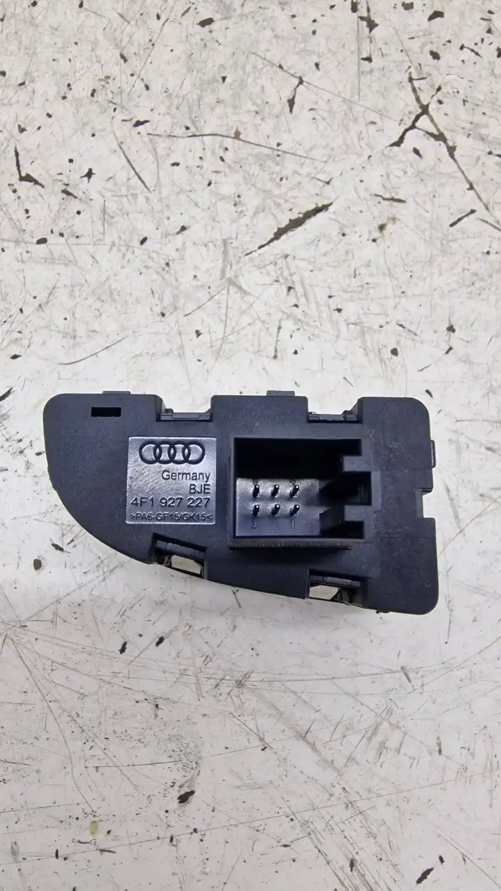 Audi A6 S6 C6 4F (2004 - 2008) 4F1927227 Кнопка бардачка — фото 2
