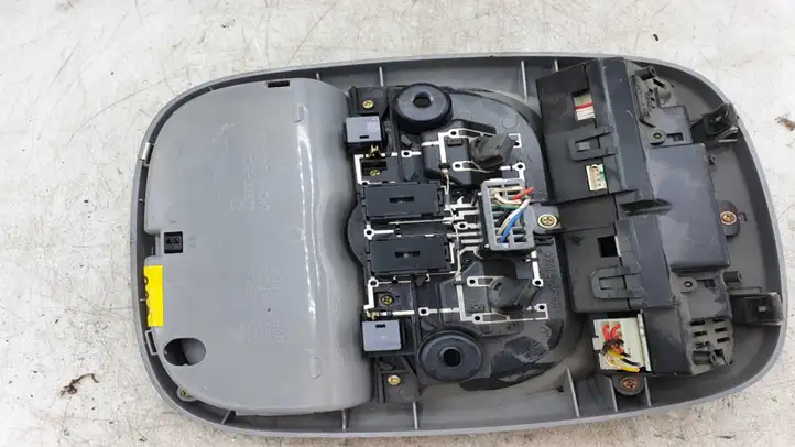 Kia Sorento (2002 - 2006) Y05G940A03E010 Передняя подсветка — фото 3