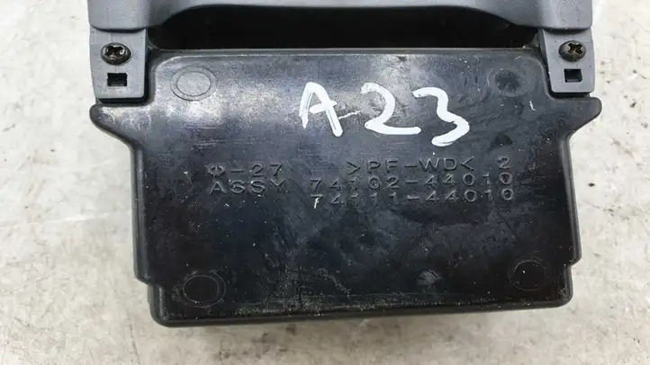 Toyota RAV 4 (XA20) (2000 - 2005) 7410244010 Пепельница — фото 2