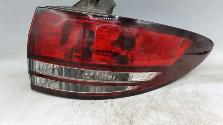 Toyota Previa (XR30, XR40) II (2000 - 2006) J61RH12V Задний фонарь в кузове — фото 1