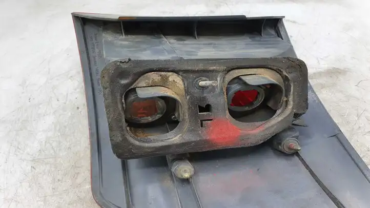 Toyota Avensis Verso (2001 - 2004) 4435E137652 Задний фонарь в кузове — фото 2