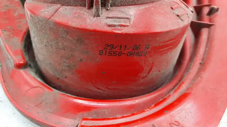 Toyota Aygo AB10 (2005 - 2008) 815500H020 Задний фонарь в кузове — фото 2