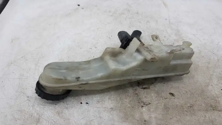 Toyota Corolla Verso AR10 (2004 - 2009) Бачок тормозной жидкости — фото 2