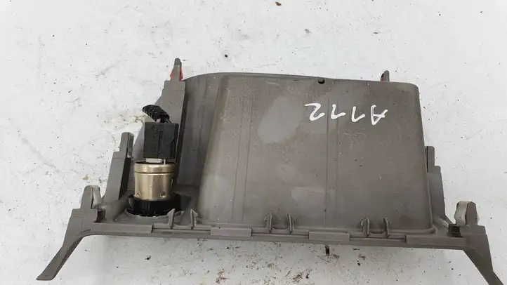 Honda Insight (2009 - 2011) 77290TM8013020 Накладка пепельницы — фото 3