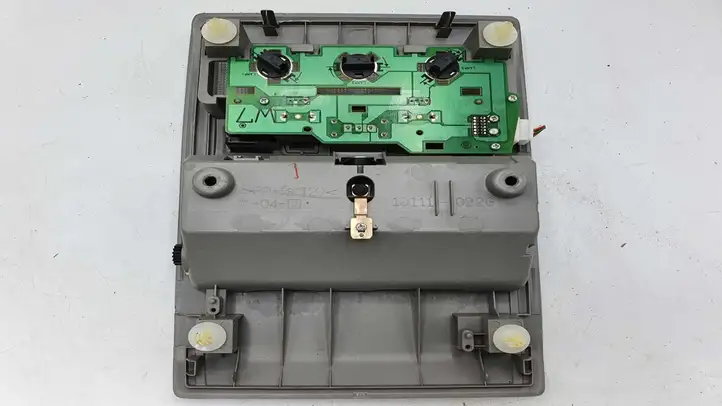 Toyota Prius (XW20) (2003 - 2009) 1D111022G Передняя подсветка — фото 3