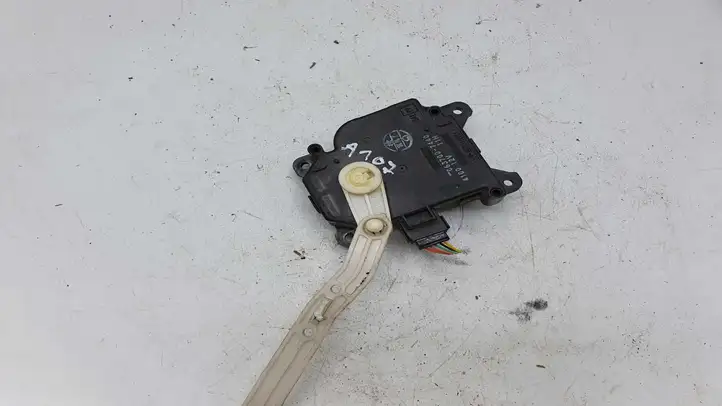 Toyota Prius (XW20) (2003 - 2009) 0637007440 Двигатель задвижки потока воздуха — фото 1