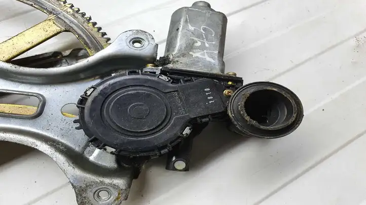 Toyota Avensis Verso (2001 - 2004) 8572042070 Электростеклоподъемник передний (комплект) — фото 2