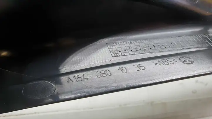 Mercedes-Benz ML W164 (2005 - 2011) A1646803535 Нижняя обшивка стойки B — фото 3