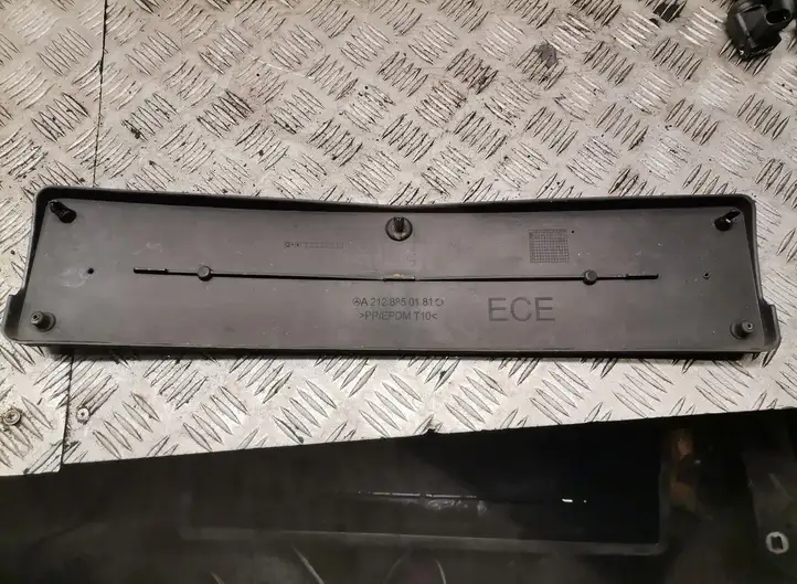 Mercedes-Benz E W212 (2009 - 2016) Рамка номерного знака — фото 1