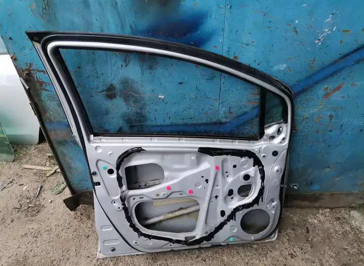 Toyota Yaris (2005 - 2009) Дверь — фото 5
