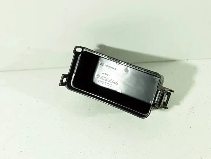 Subaru Legacy (2009 - 2013) RB203500B Крышка ящика предохранителей — фото 4