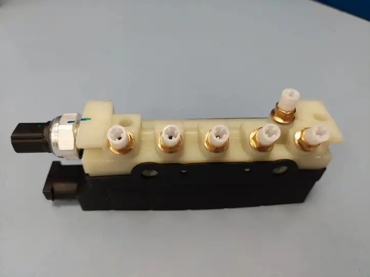 Mercedes-Benz S W220 (1998 - 2006) A2203200258 Блок клапанов пневмоподвески — фото 2